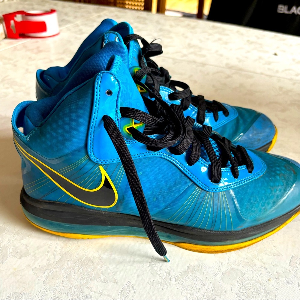 Nike LeBron 8 V/2 Entourage